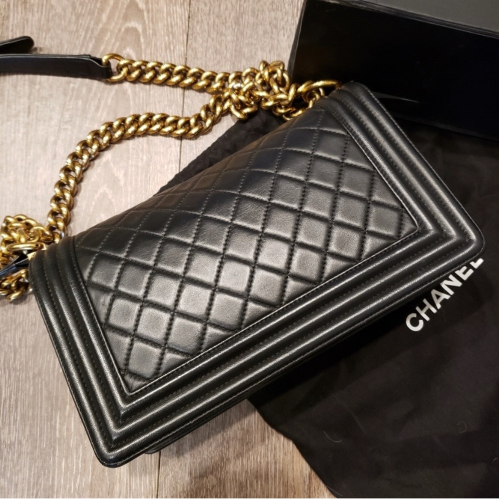 CHANEL Le Boy Medium